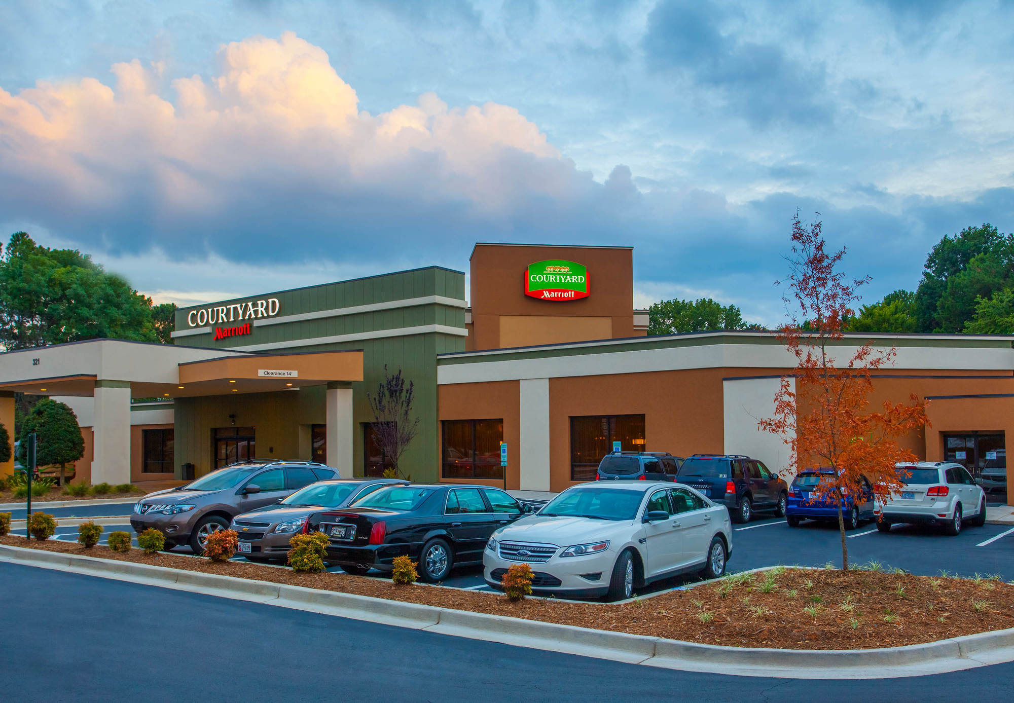 Courtyard By Marriott Charlotte Airport/Billy Graham Parkway Hotel Exterior photo