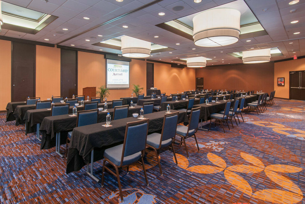 Courtyard By Marriott Charlotte Airport/Billy Graham Parkway Hotel Exterior photo